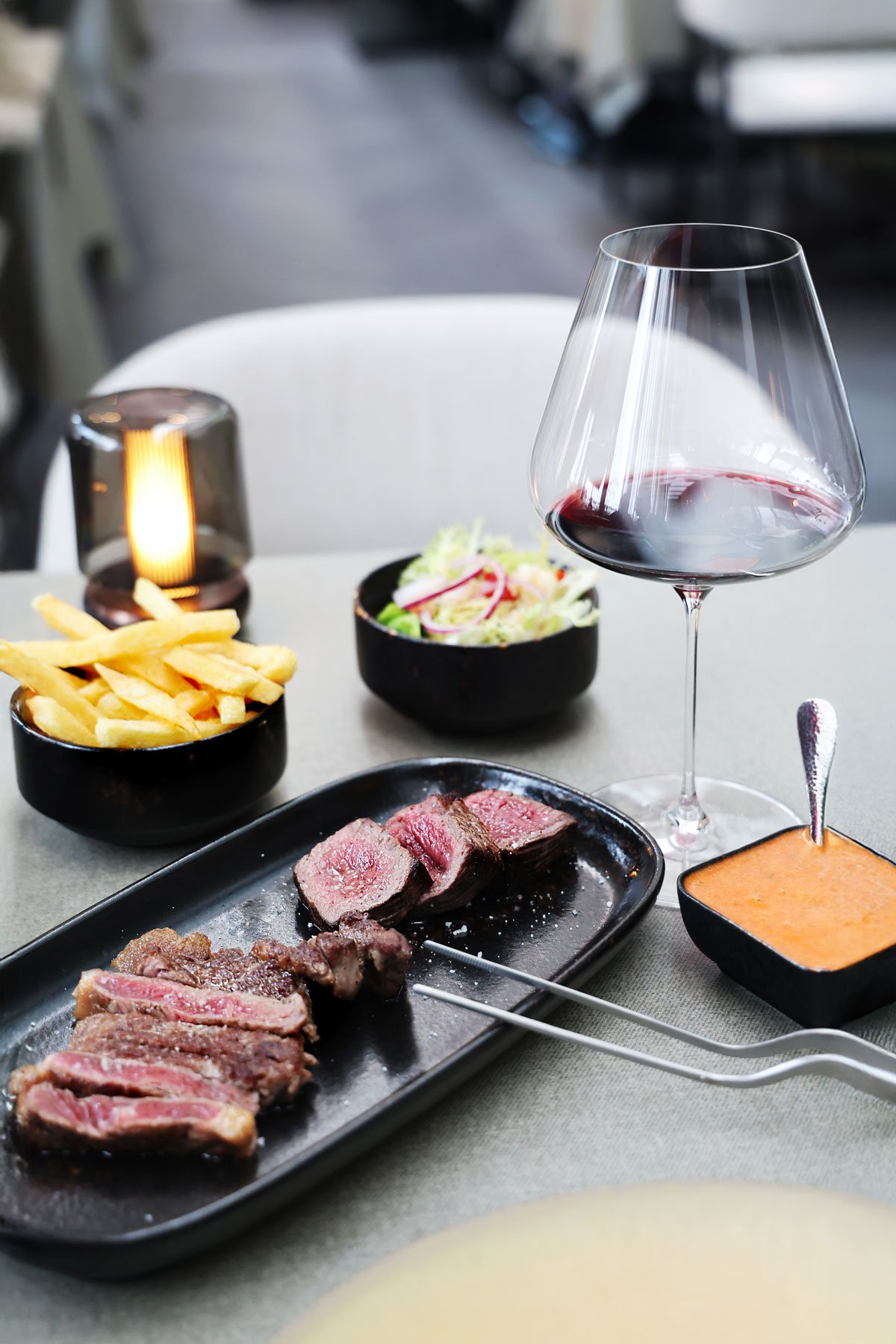 Gezellig dineren of lunchen in CULT Brugge